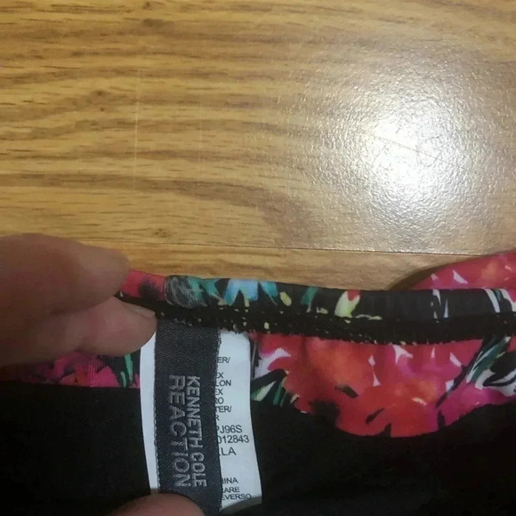 Kenneth Cole  Reaction Swimsuit 2 Pc Size Small - Picture 7 of 12